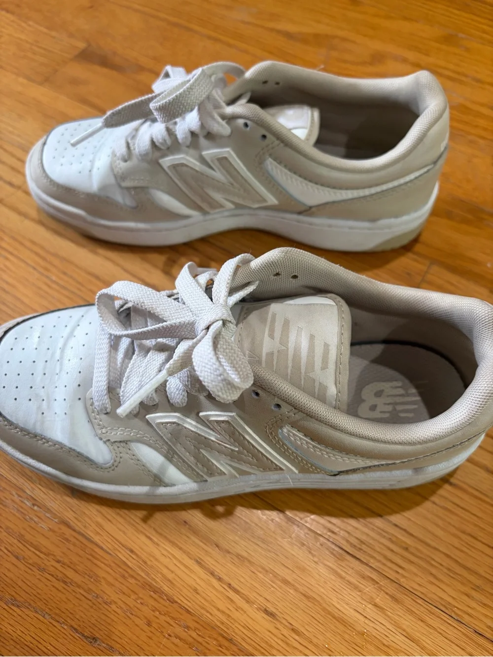 New Balance Kids Cream & White Low-Top Sneakers. Size 4.